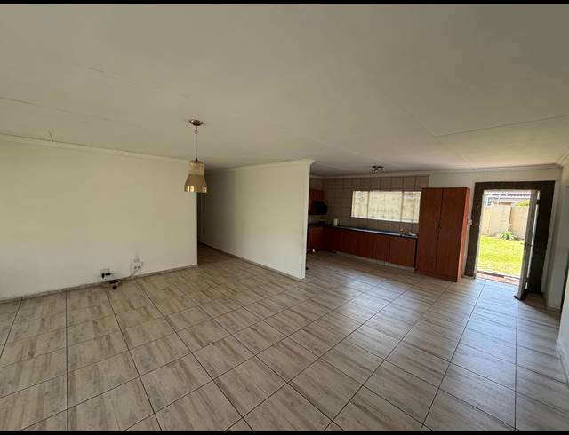 4 BEDROOM HOUSE FOR SALE IN SONNEVELD